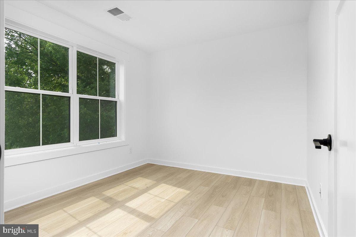 203 Riverside Drive photo 53