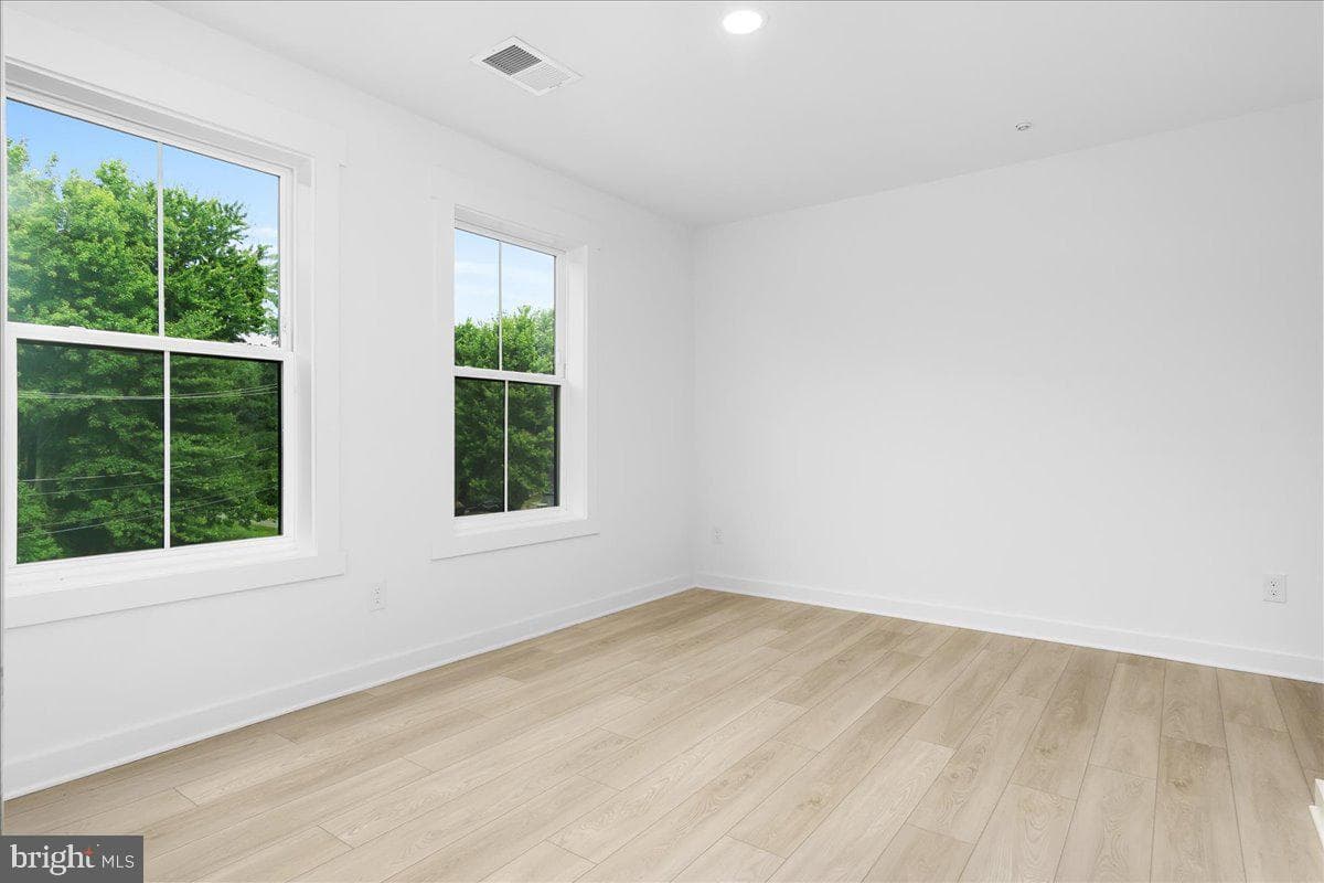 203 Riverside Drive photo 54