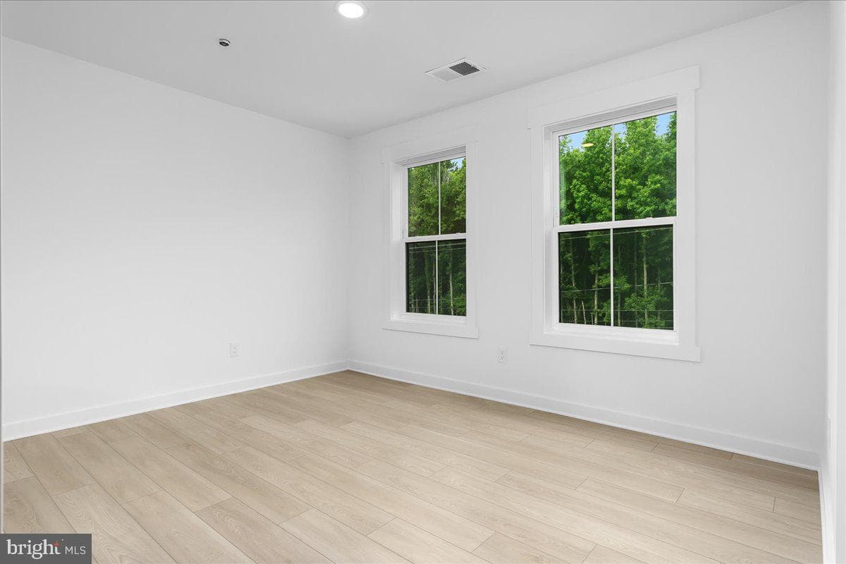 203 Riverside Drive photo 55