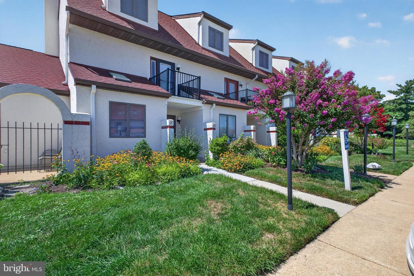 26 Queen Anne Way photo 3