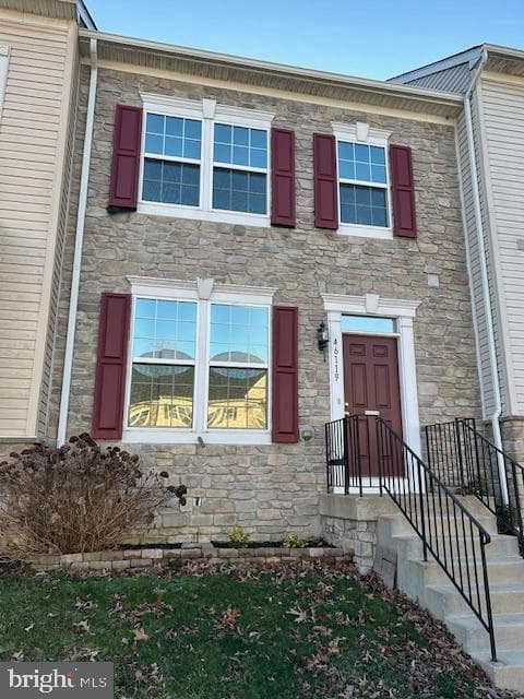 46119 Thoroughbred Way photo 2