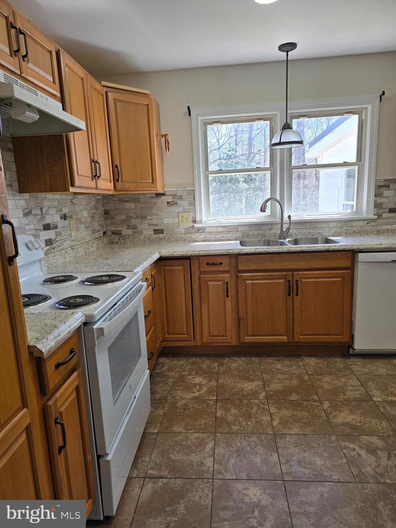 23290 Town Creek Drive photo 12