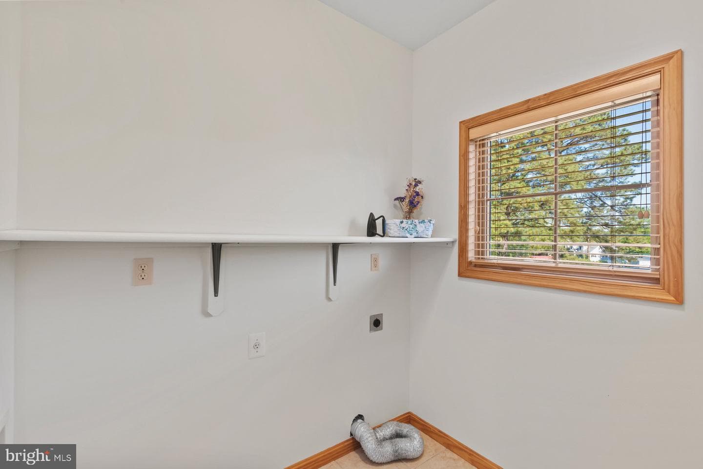 45401 Saint Georges Avenue photo 43