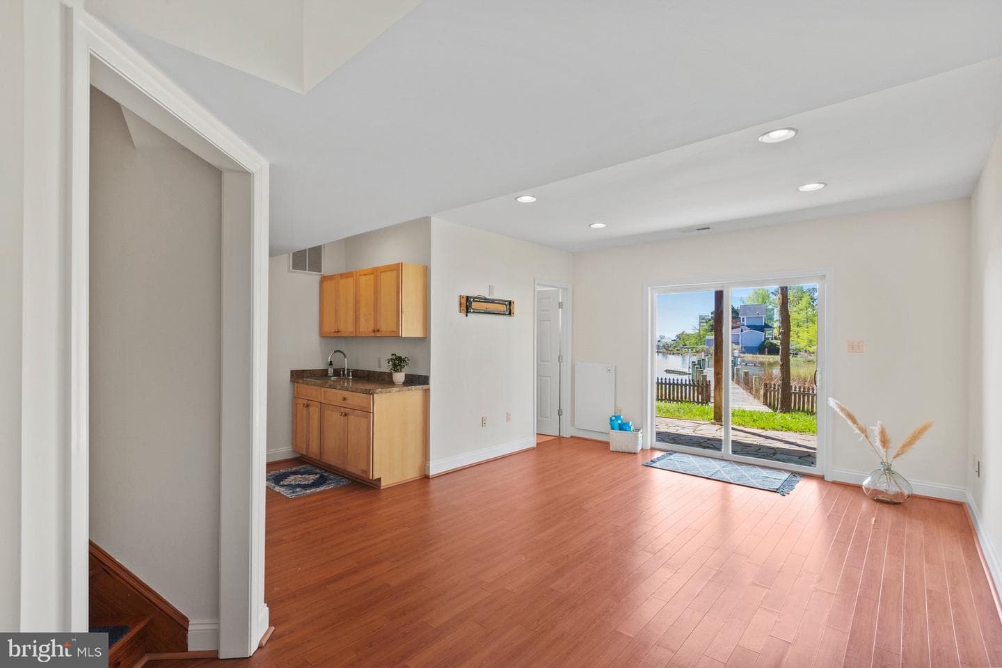 45401 Saint Georges Avenue photo 45