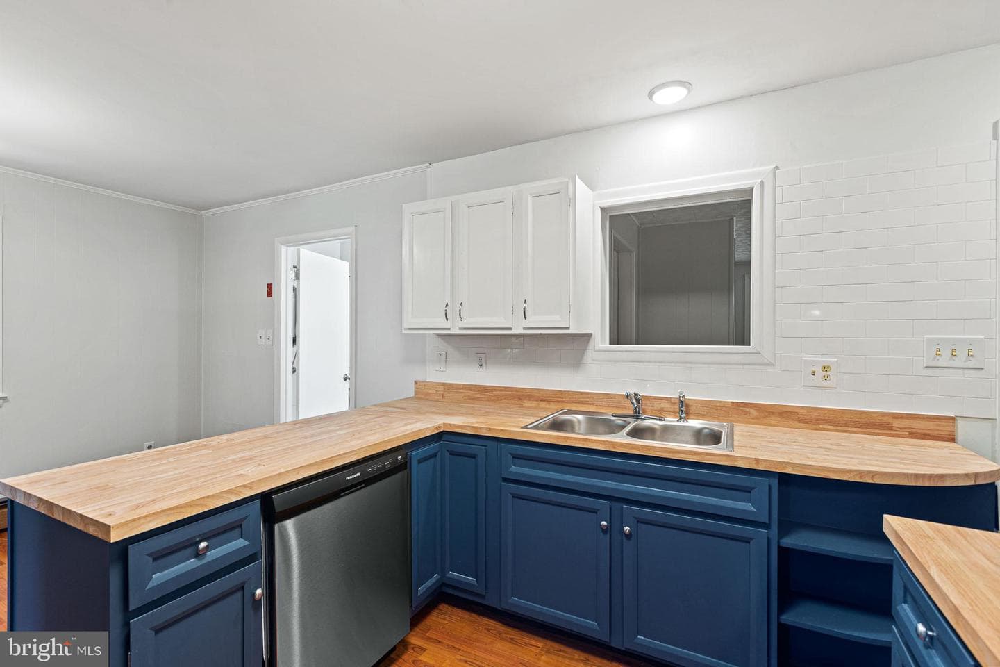 18352 River Road photo 12