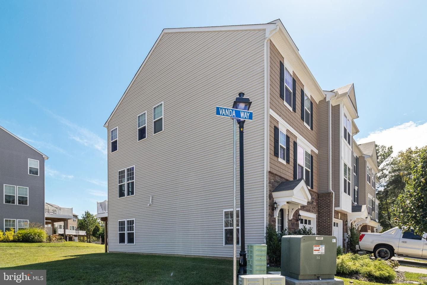 23096 Vanda Way photo 3