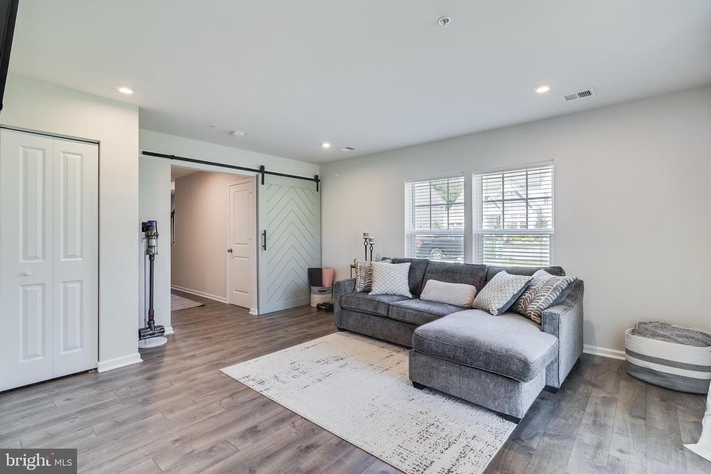 23096 Vanda Way photo 6