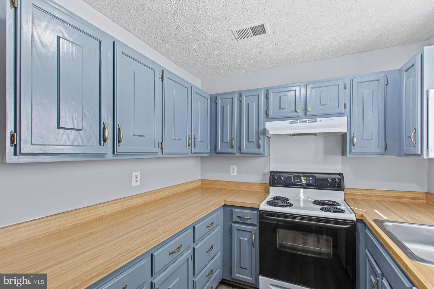 22020 Gloucester Court #a-2 photo 9