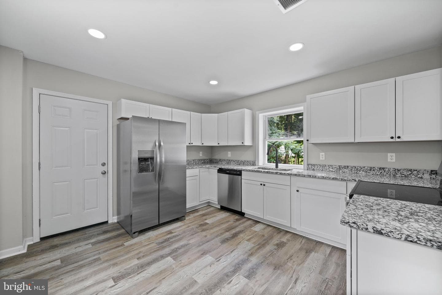 27184 Cleveland Street photo 18