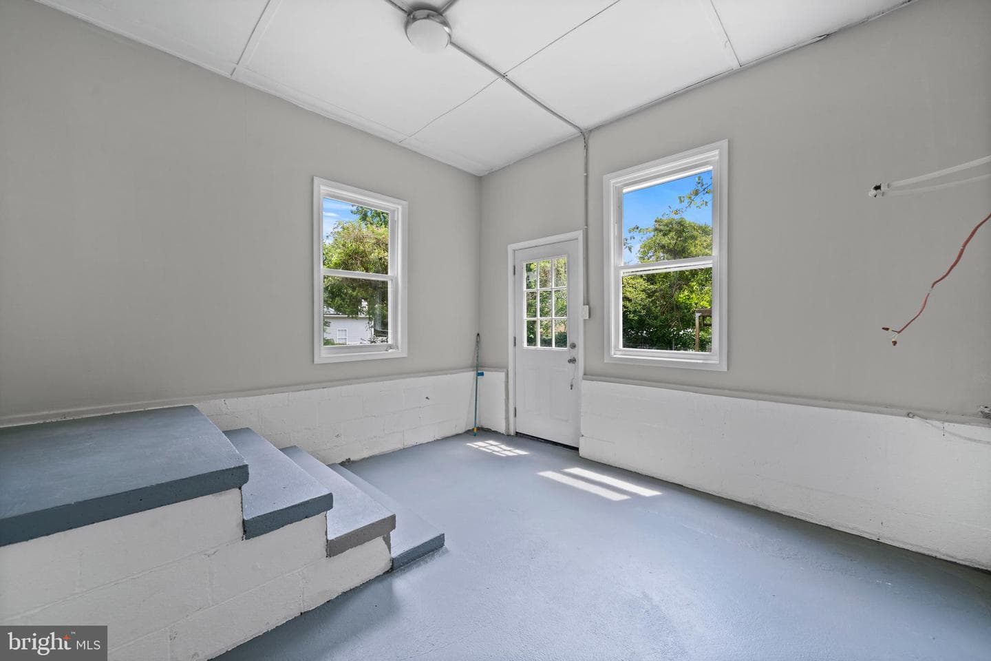 27184 Cleveland Street photo 28