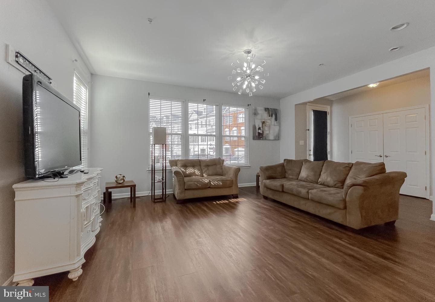 23117 Jasmine Way photo 4