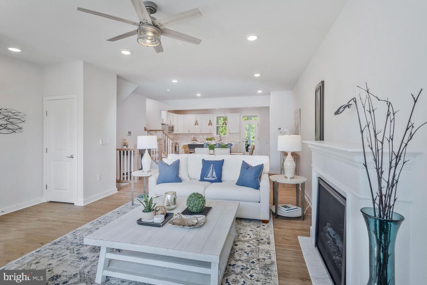 45712 N Maxine Way photo 8