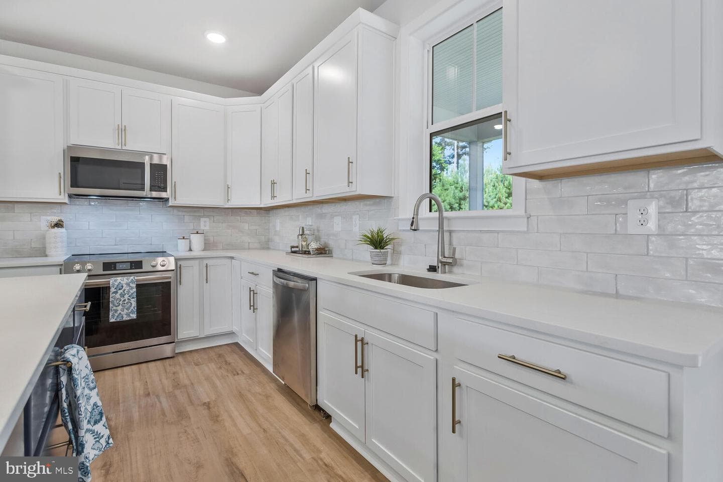 45712 N Maxine Way photo 9