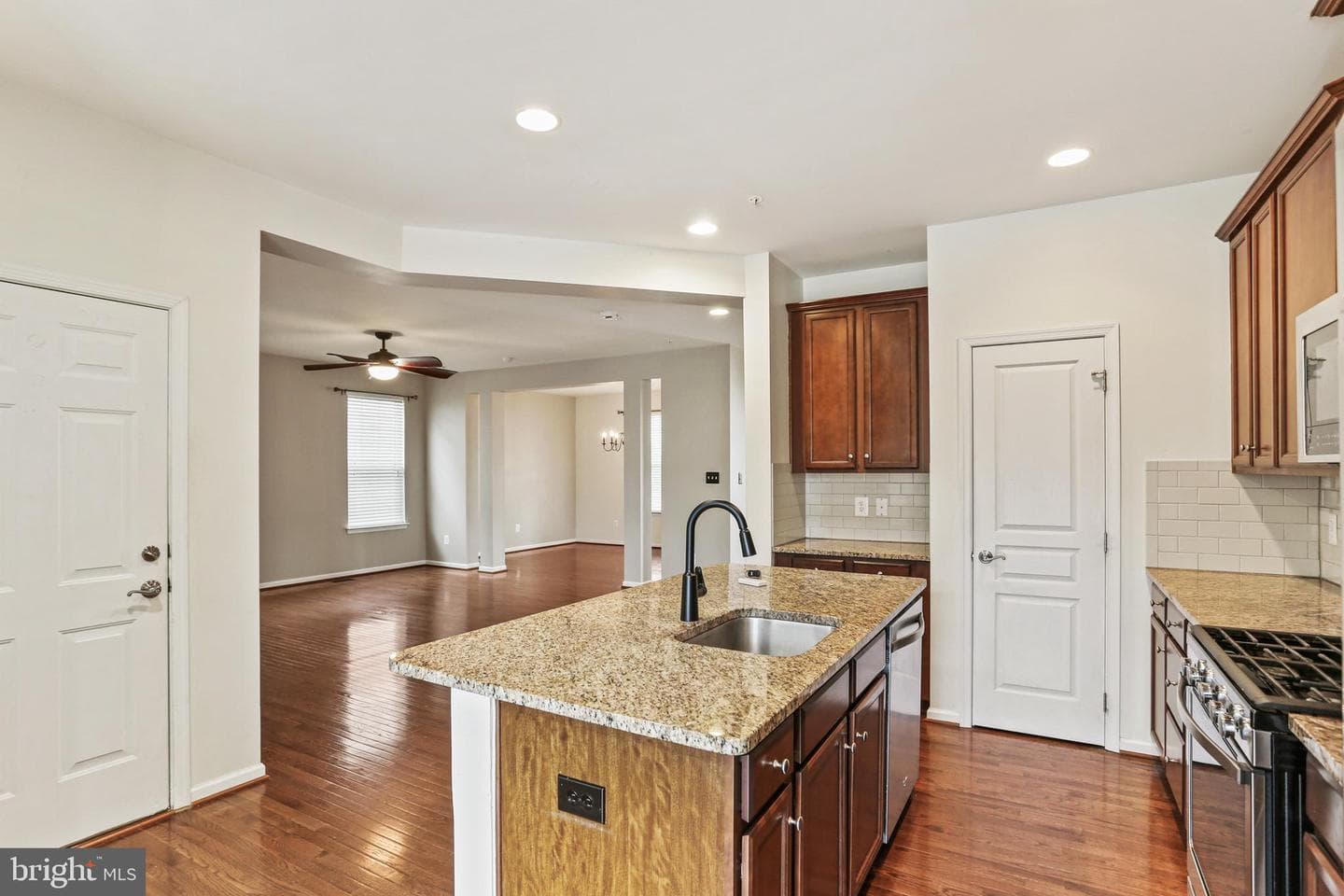 22962 Woodland Park Road photo 11