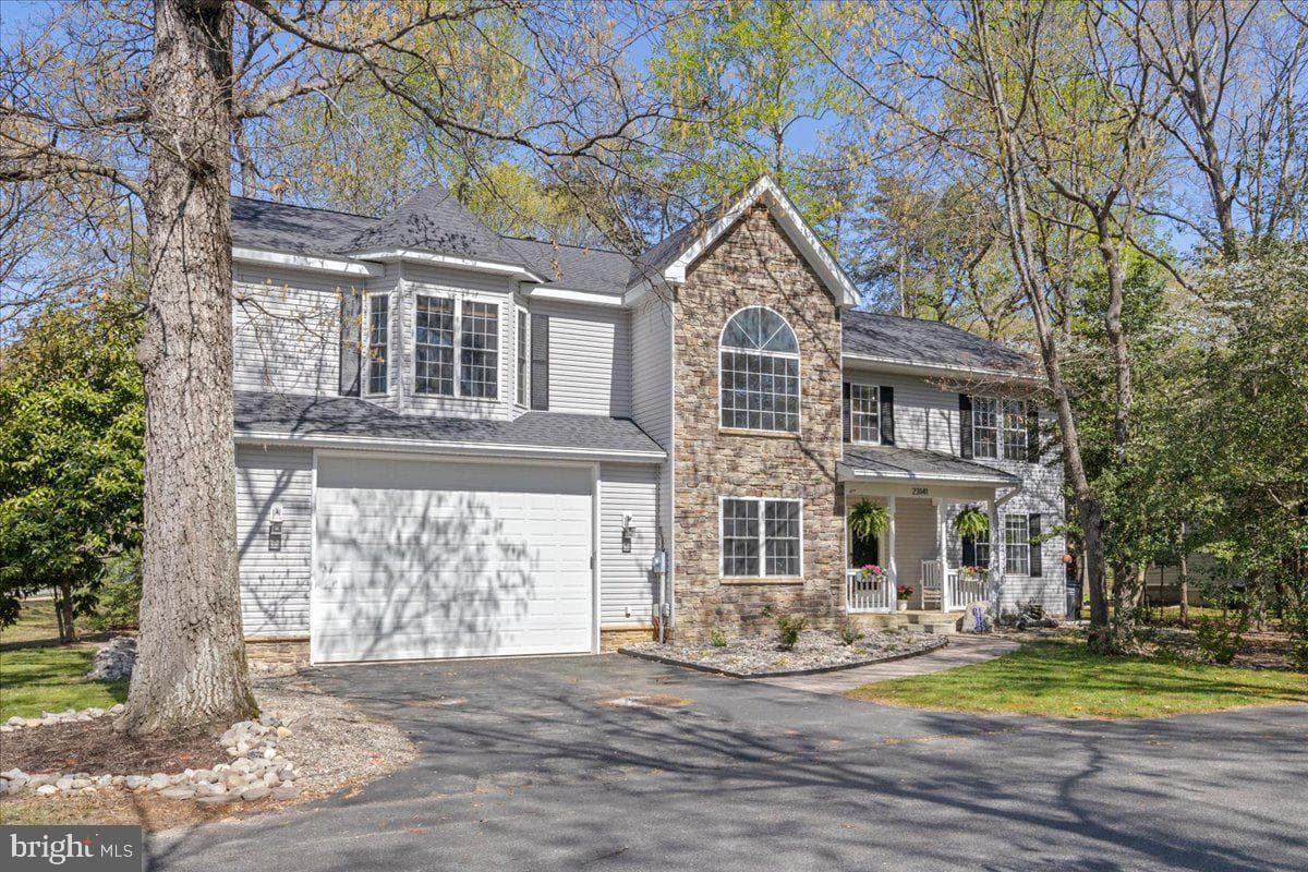 23141 Grey Squirrel Lane