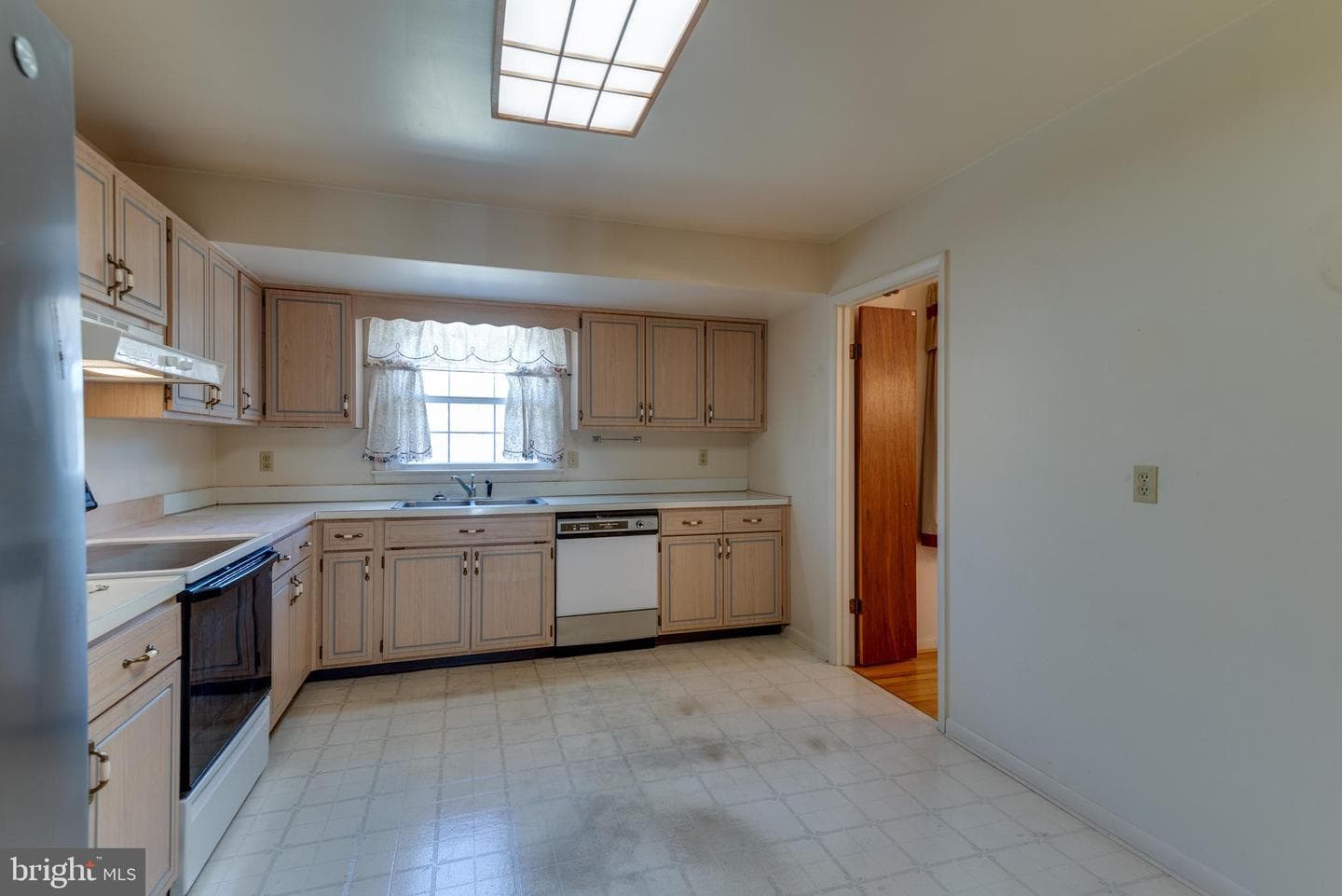 22362 Armstrong Drive photo 10