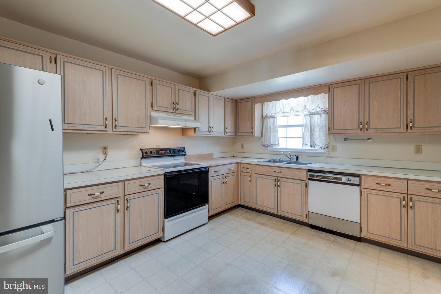 22362 Armstrong Drive photo 17
