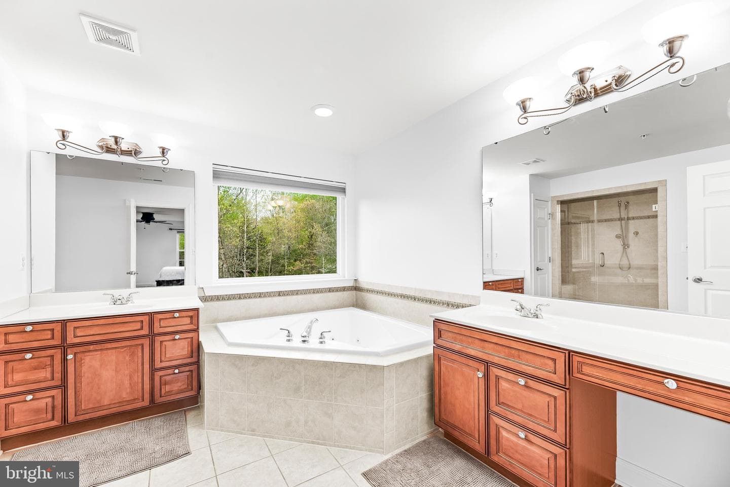 22900 Camden Court photo 32