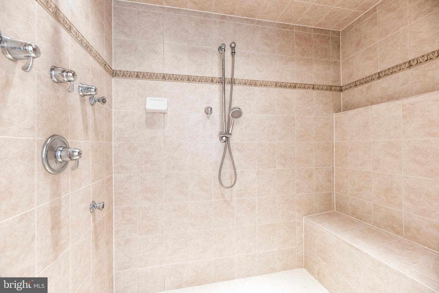 22900 Camden Court photo 34