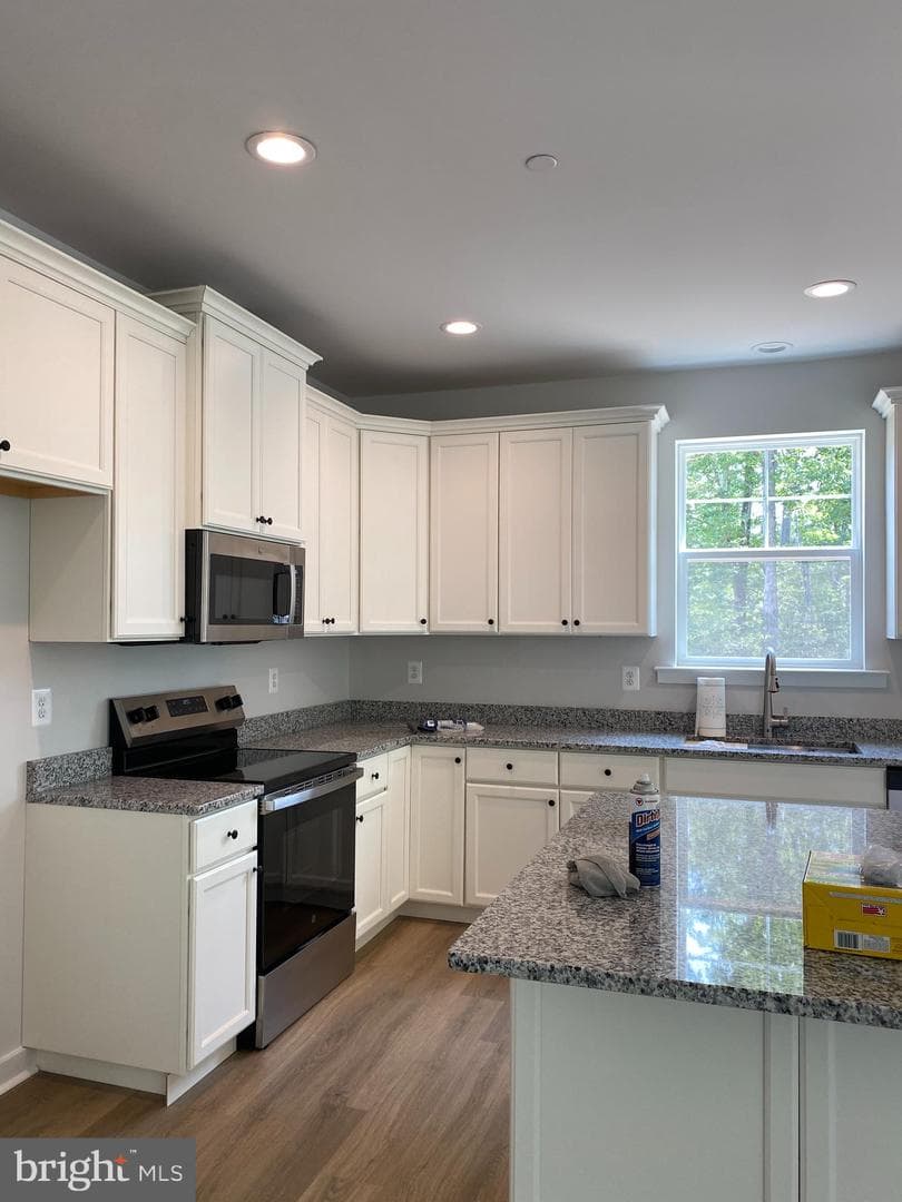 19112 Windsor photo 15