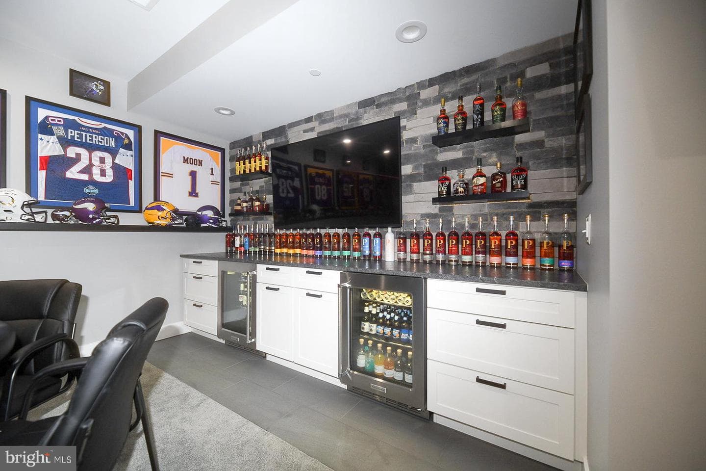 23155 Greenstone photo 23
