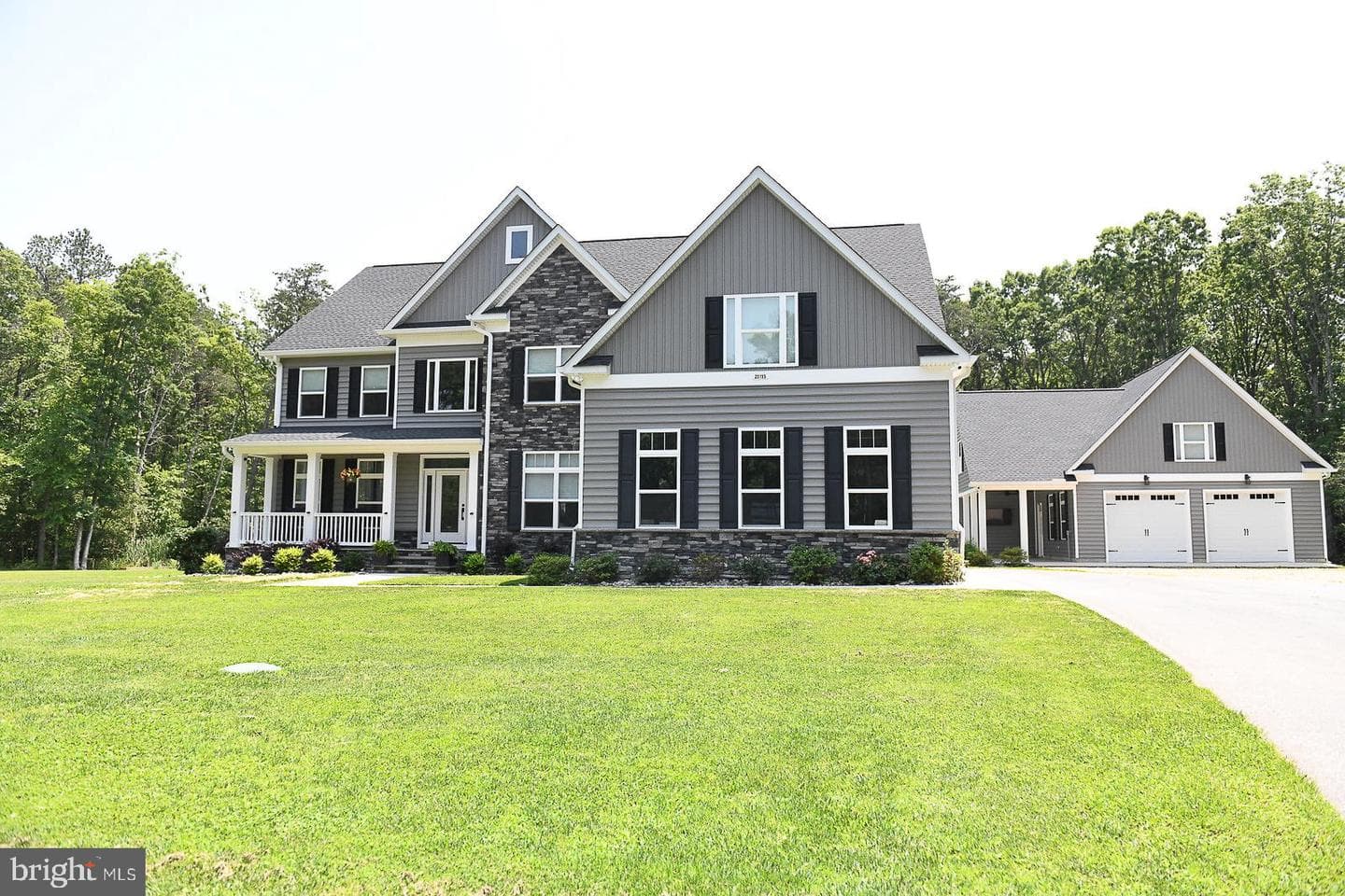 23155 Greenstone photo 3