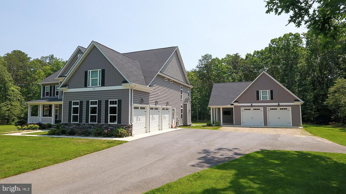 23155 Greenstone photo 4