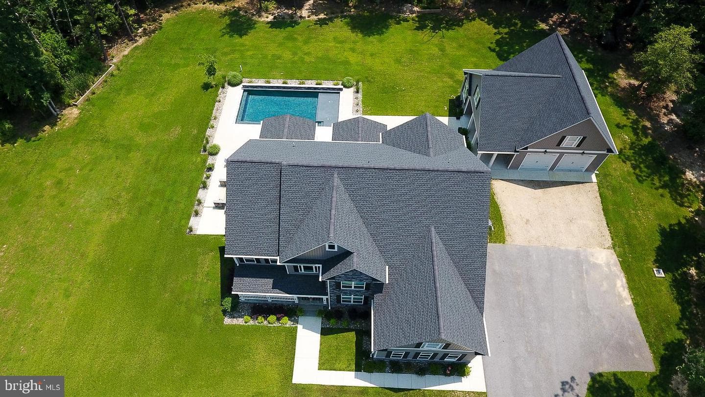 23155 Greenstone photo 5