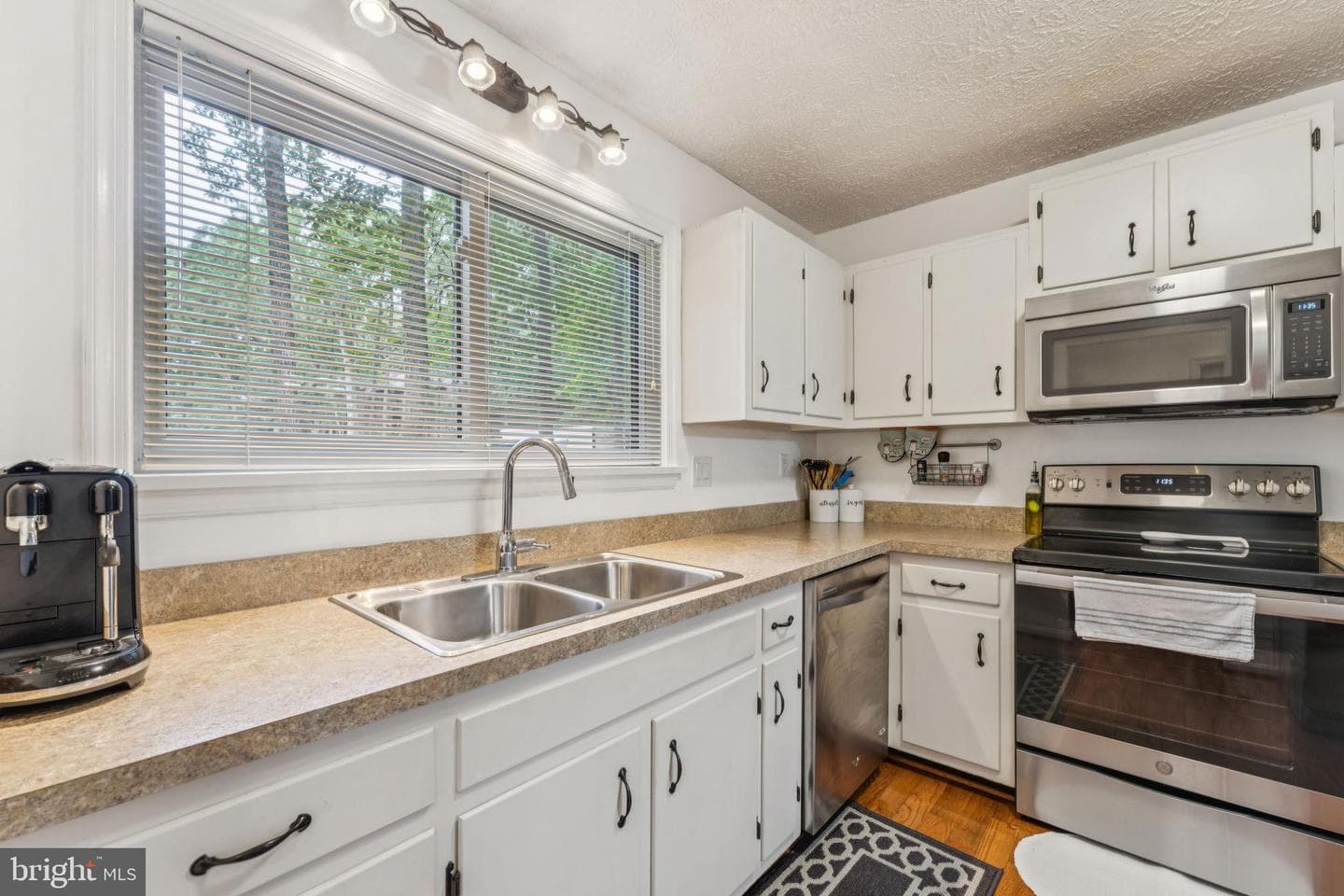 23317 Red Oak Court photo 4