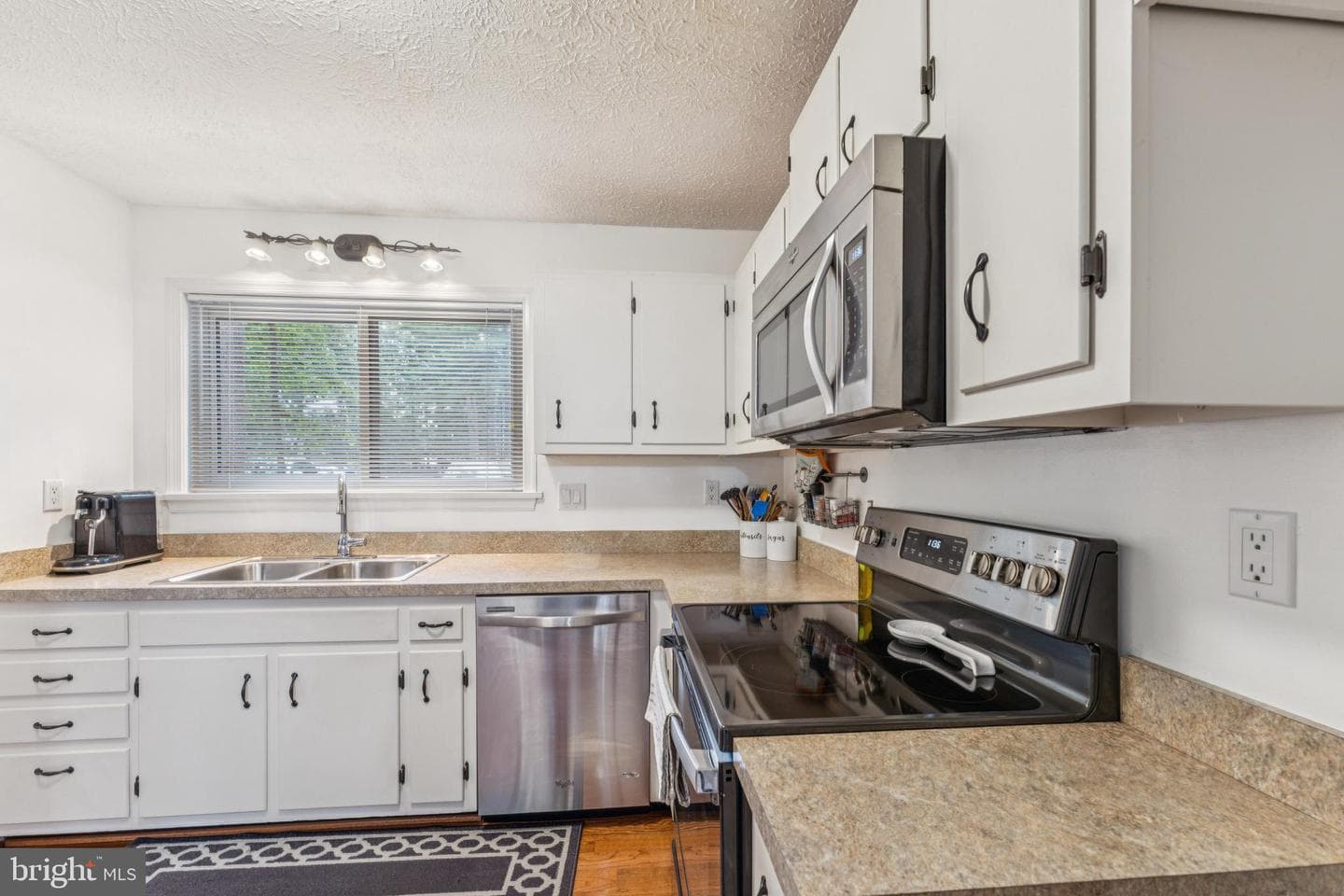 23317 Red Oak Court photo 6