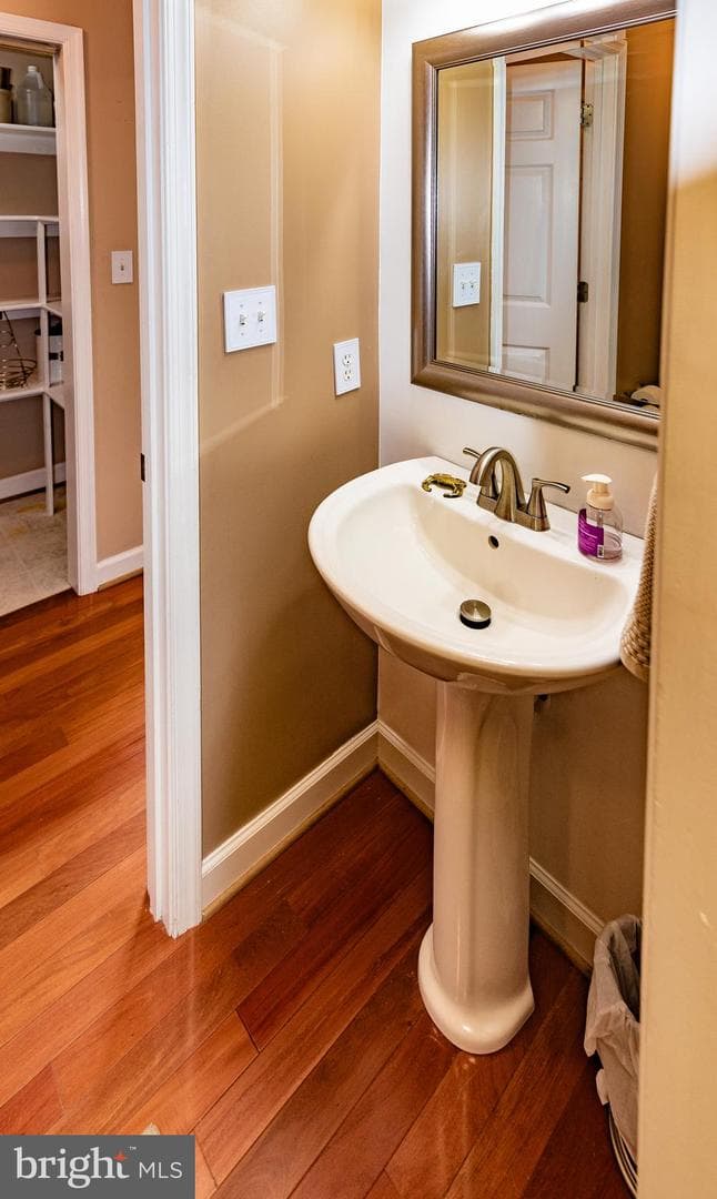 17760 Lawrence photo 32