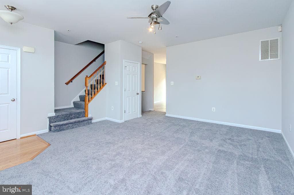 46124 Thoroughbred Way photo 3