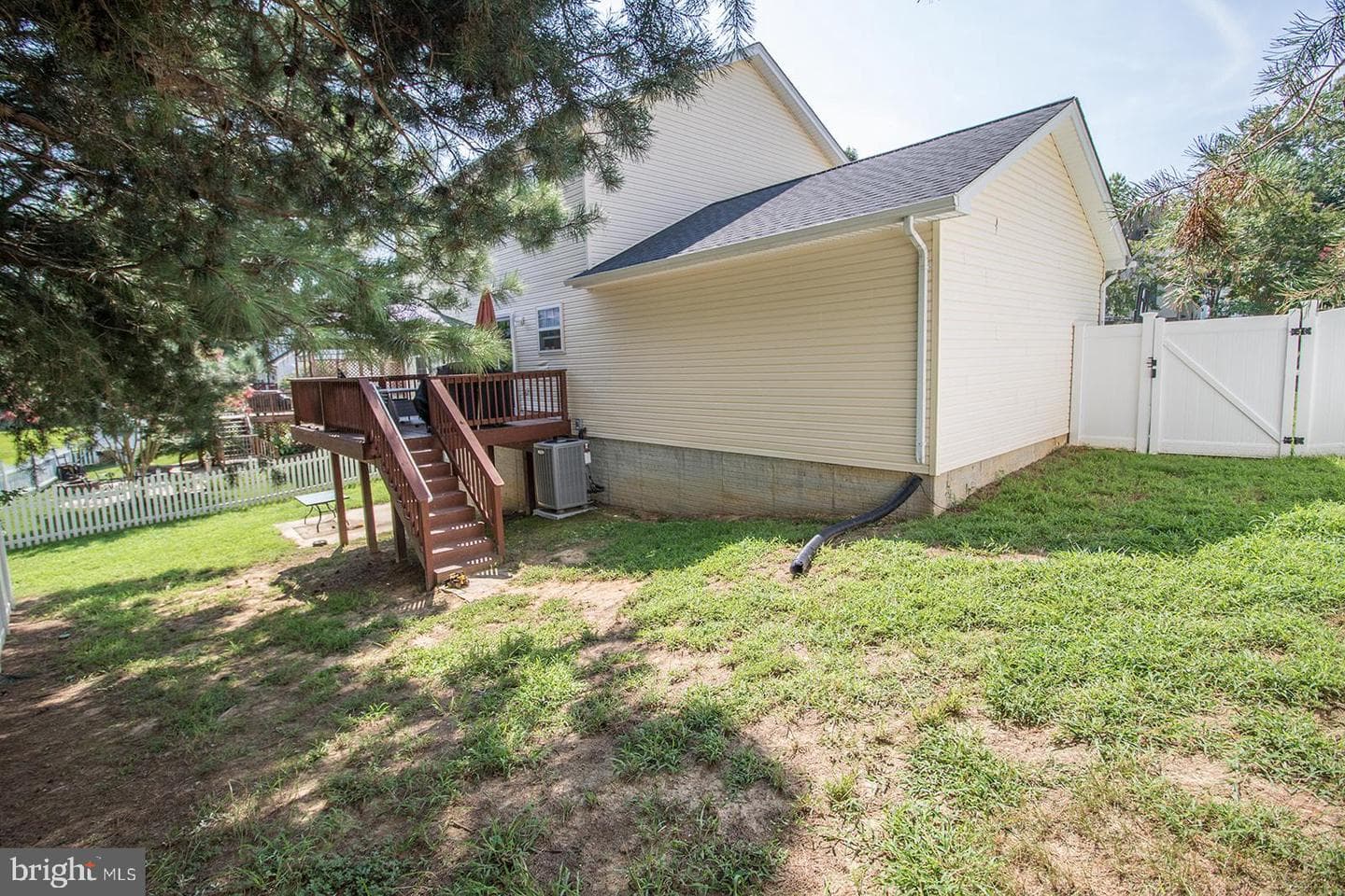 46714 Sandalwood Street photo 26