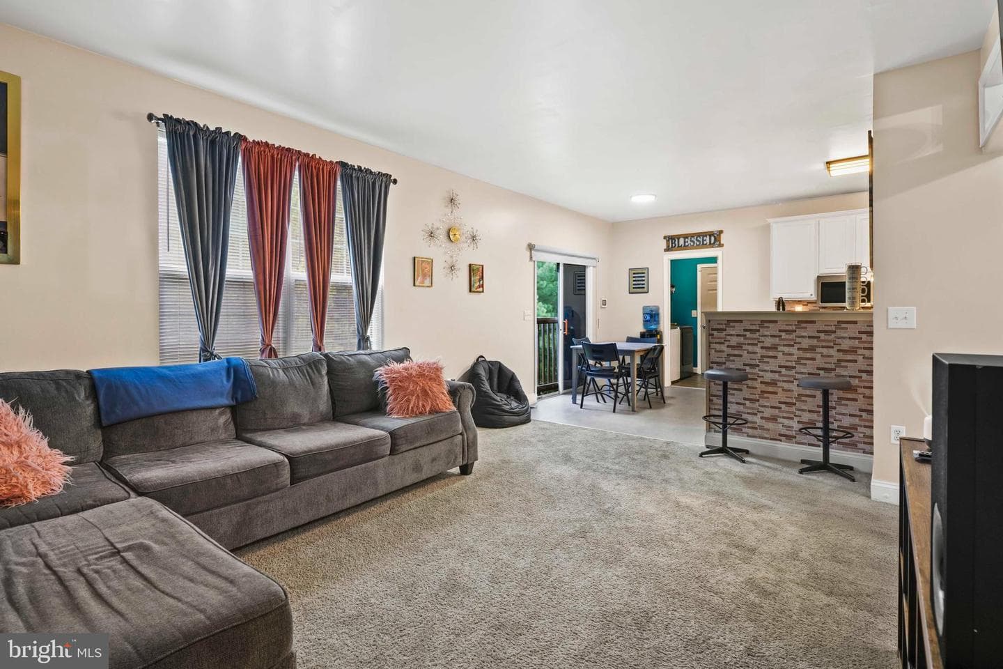 21579 Gordon Court photo 4