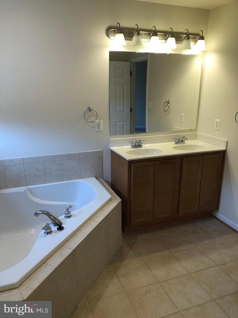 45711 N Maxine Way photo 35