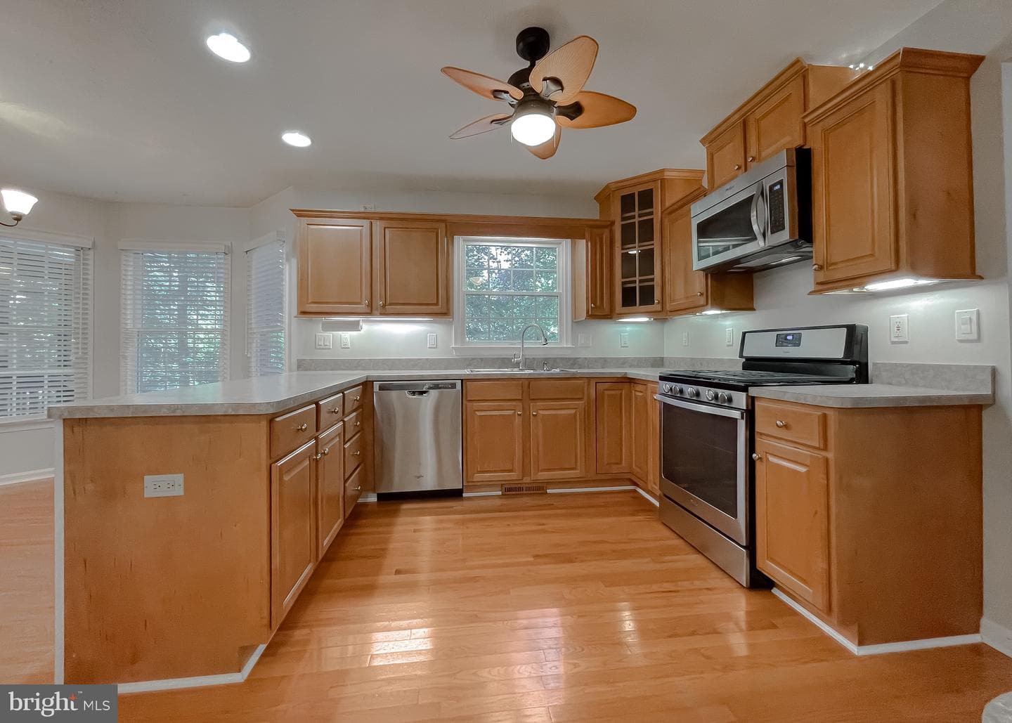 43915 Honeysuckle Way photo 14