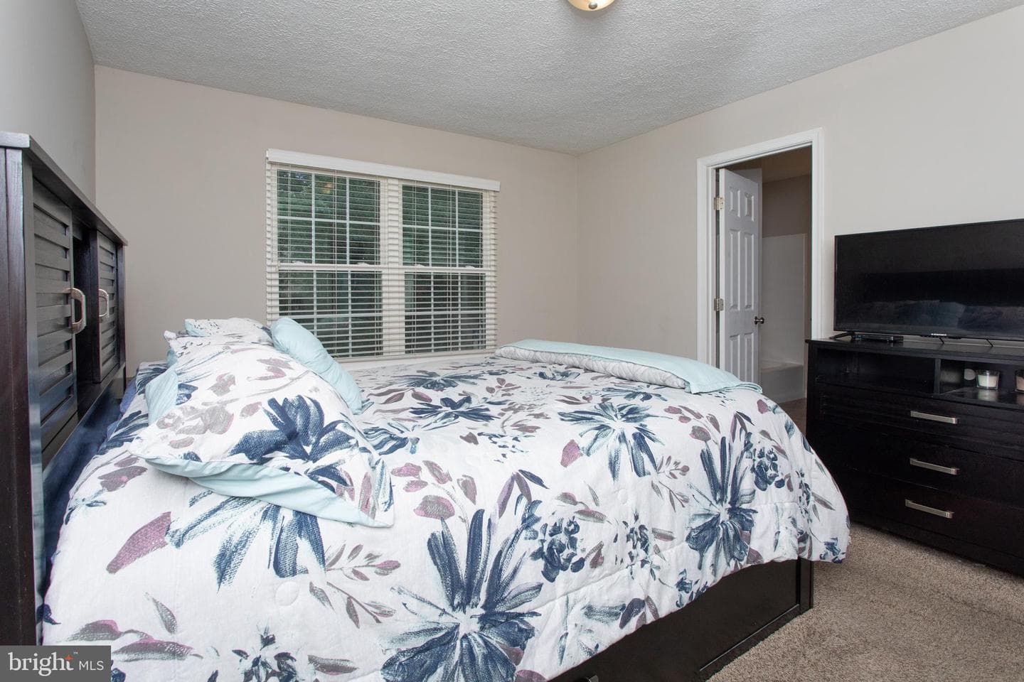 21530 Warwick Court photo 32