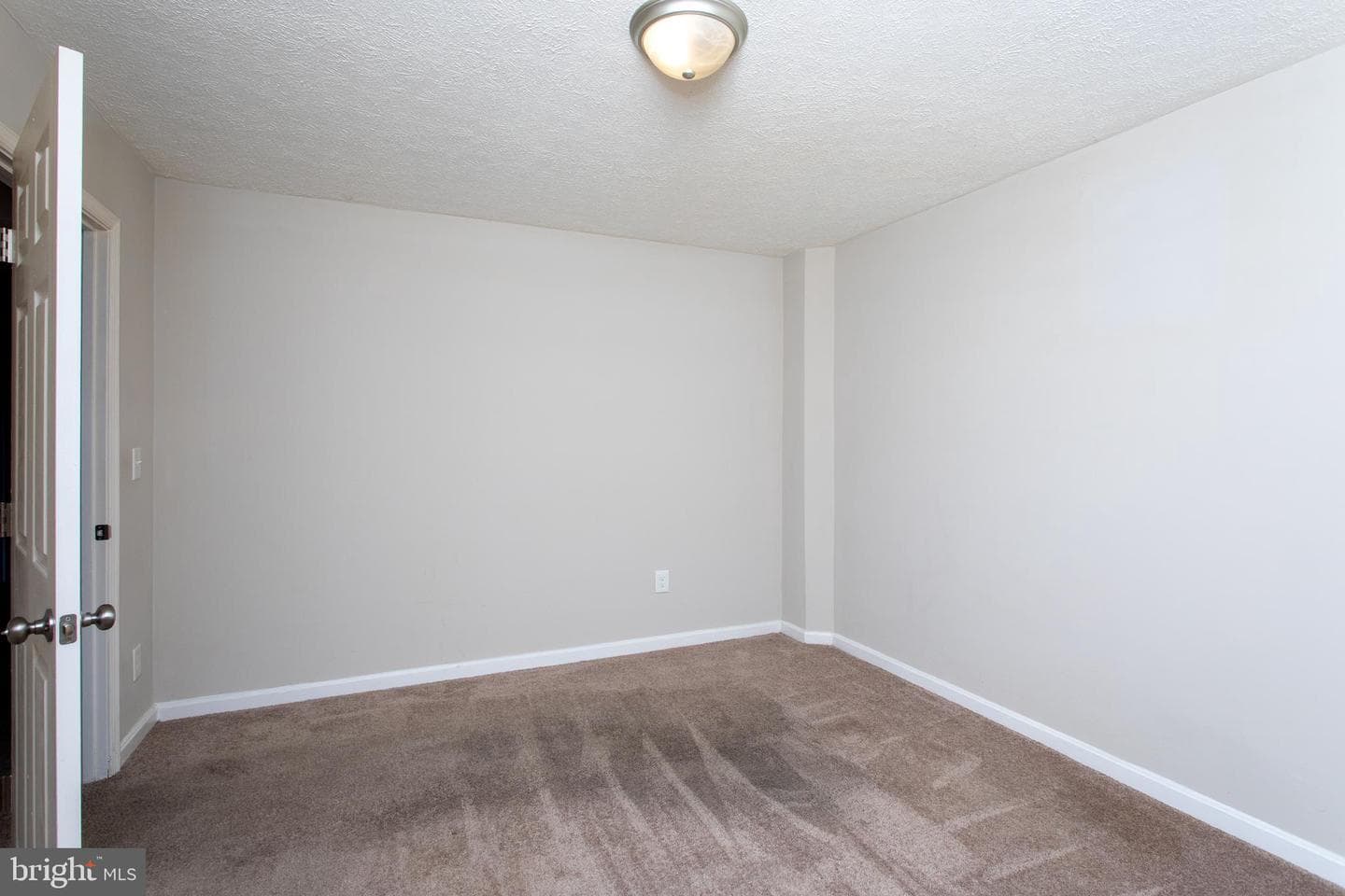 21530 Warwick Court photo 37