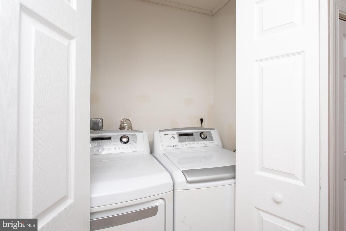 21530 Warwick Court photo 50
