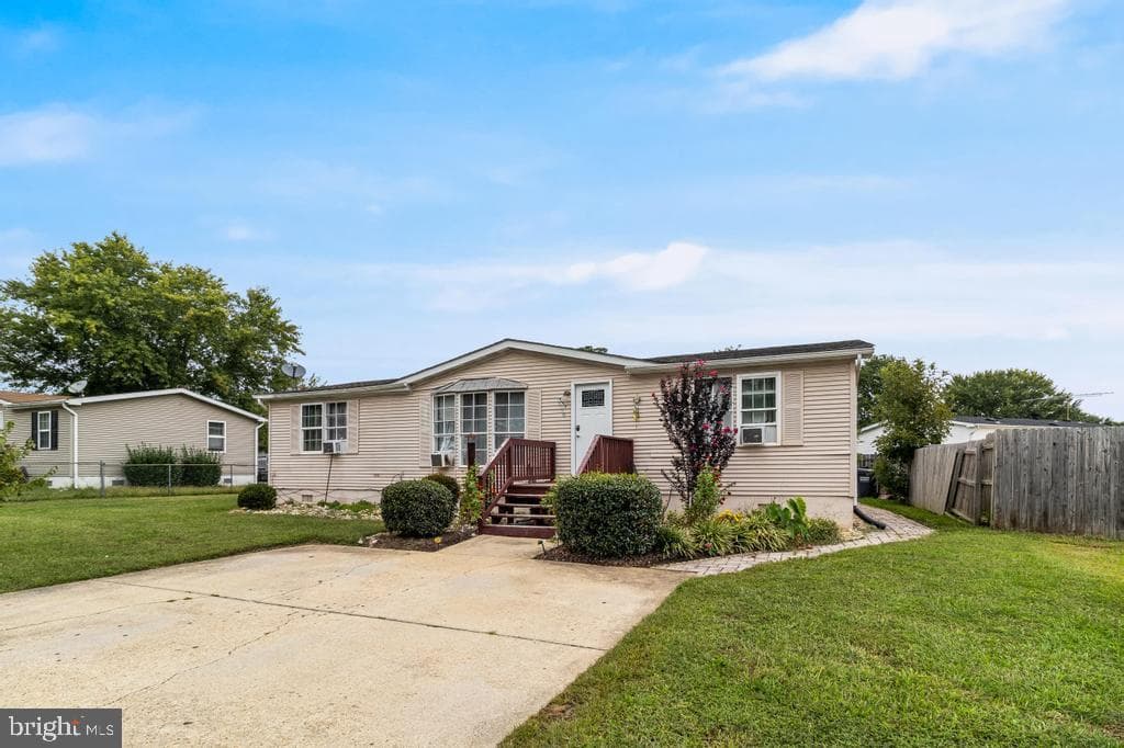 45880 S Springsteen Court photo 2