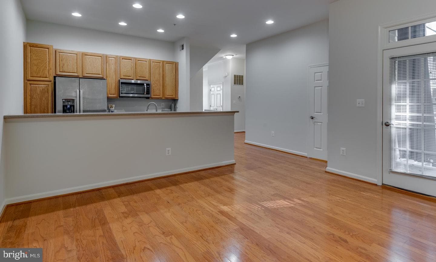 22539 Landing Way photo 3