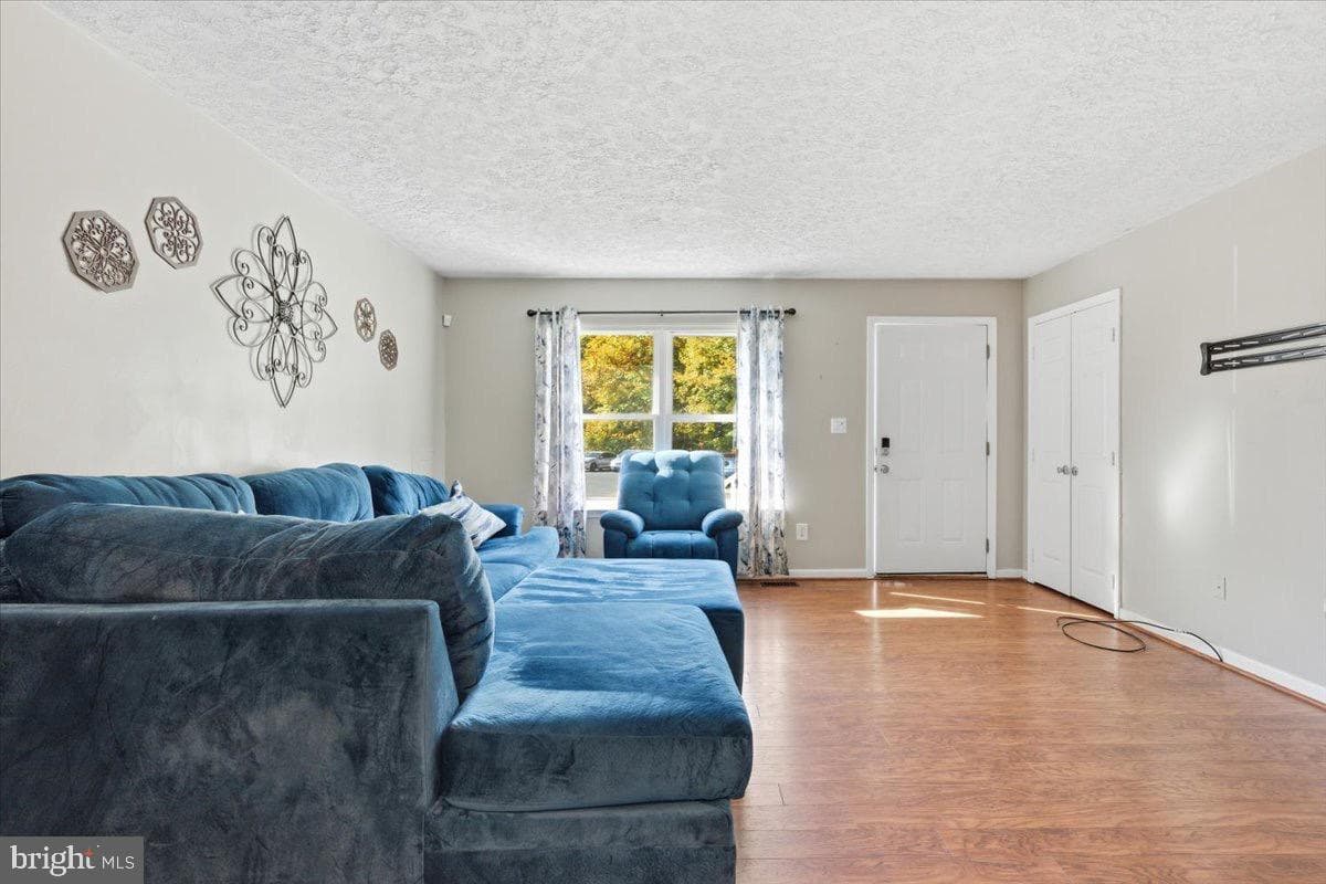 41886 Stephen Young Court photo 2