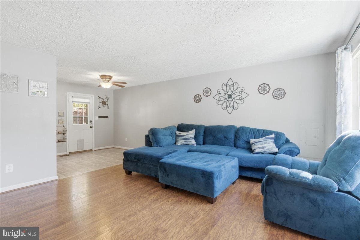 41886 Stephen Young Court photo 3