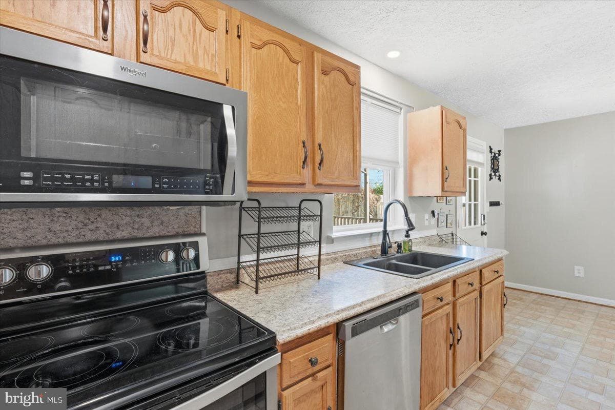 41886 Stephen Young Court photo 4
