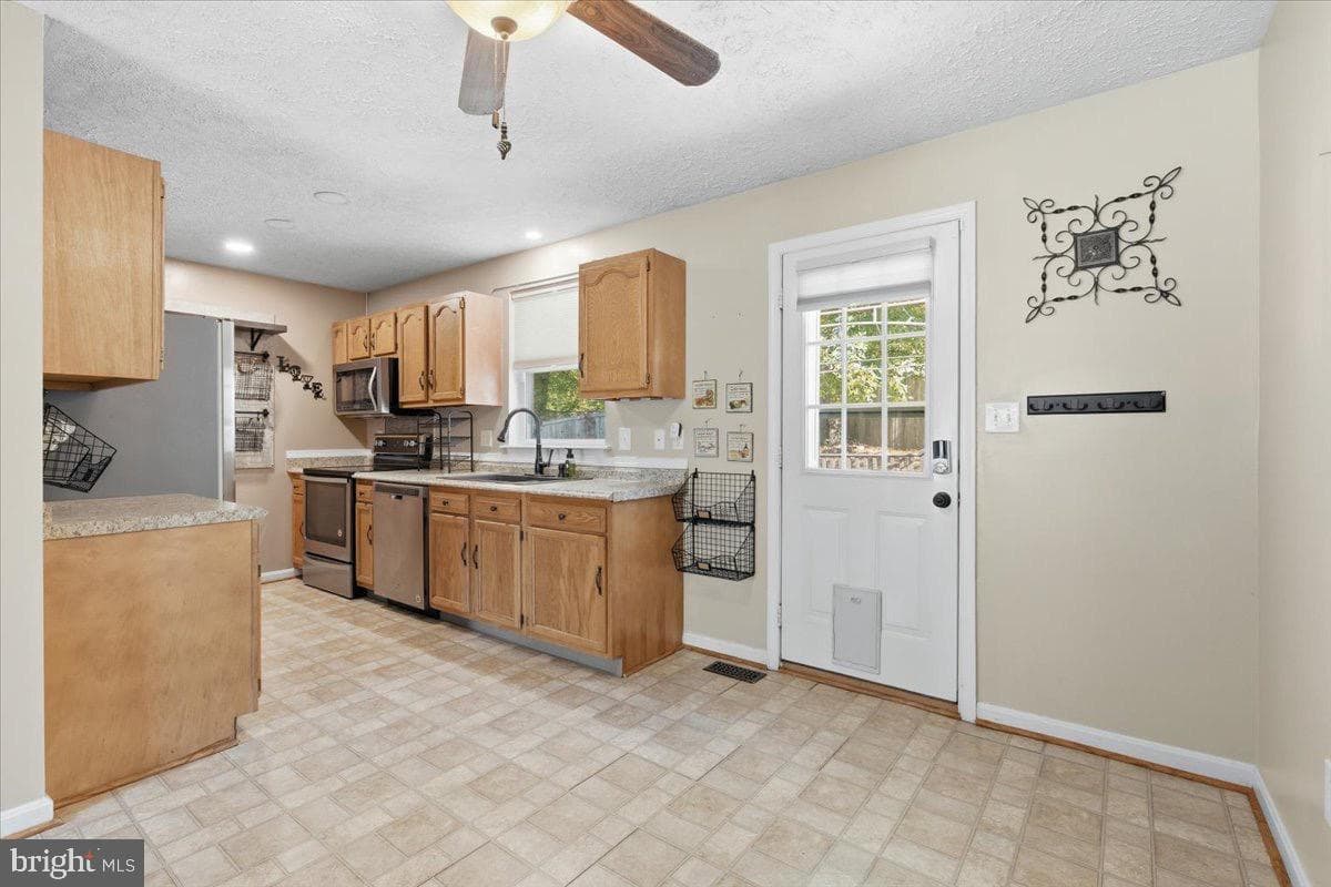 41886 Stephen Young Court photo 9