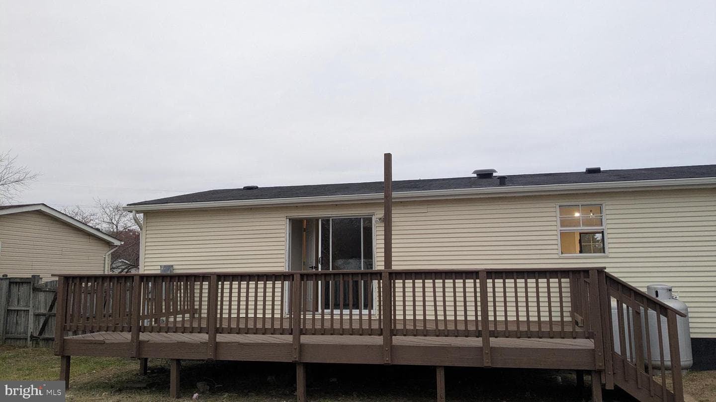 45851 N Poteat Court photo 9