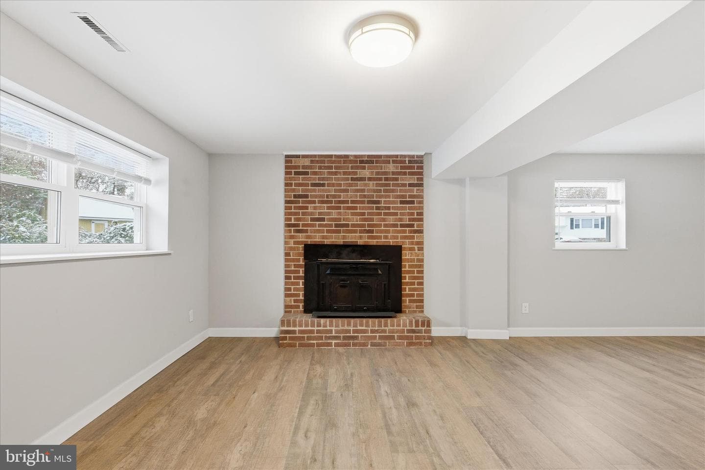 22380 Gough Terrace photo 34