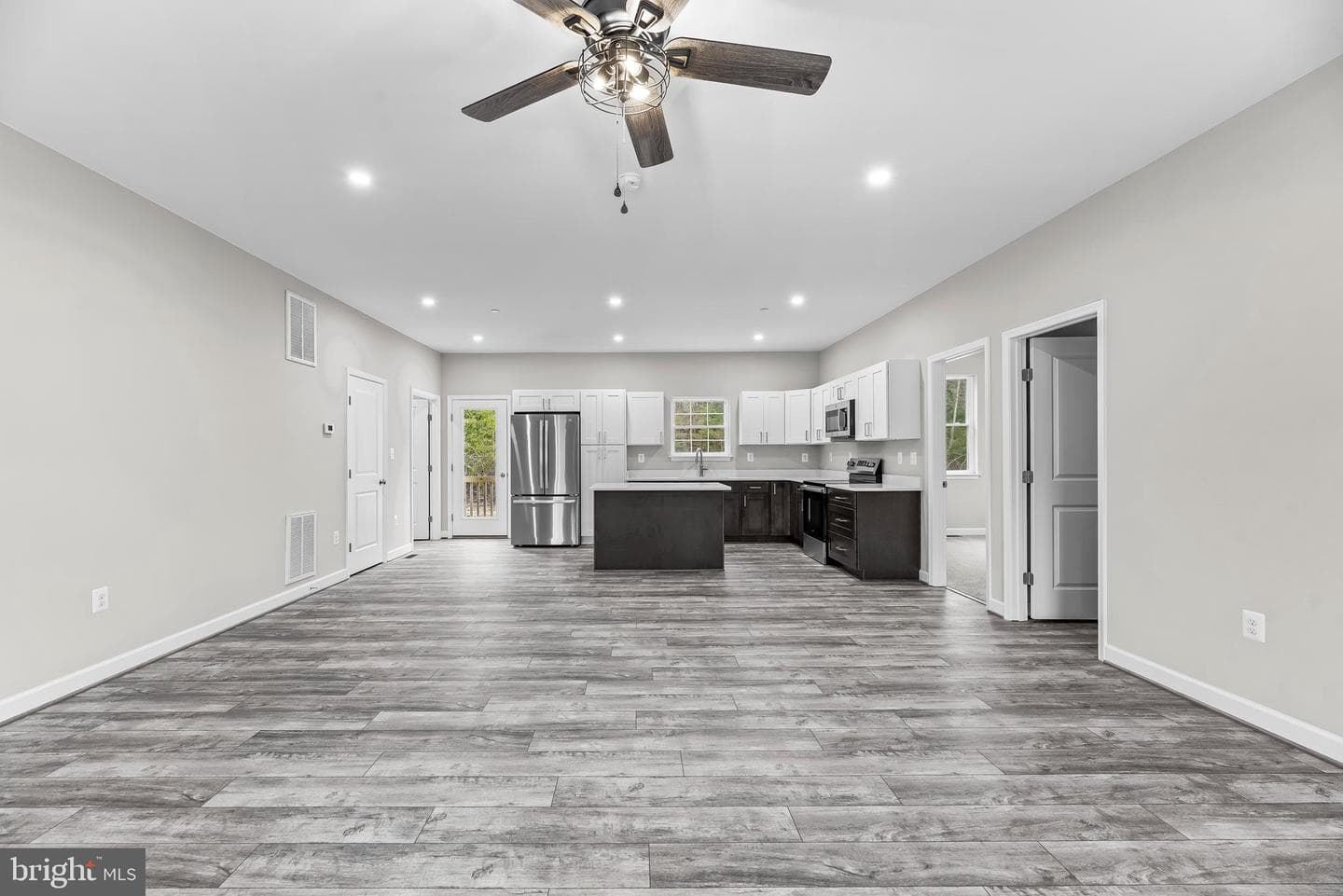 20250 Hawks Way photo 4