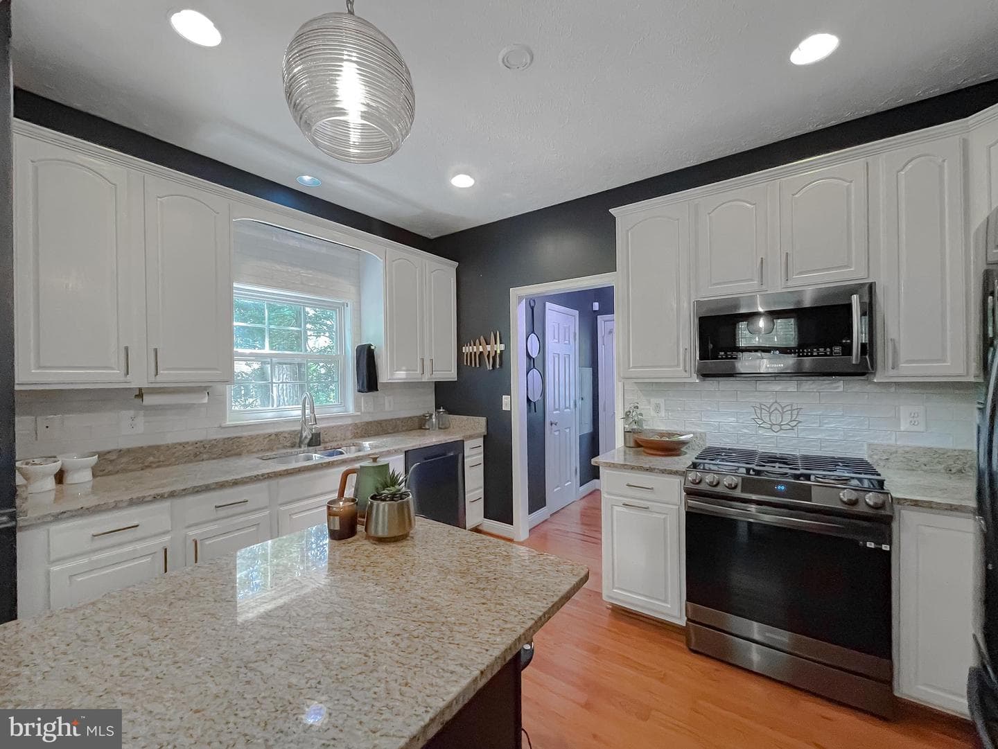 19137 Lake Drive photo 18