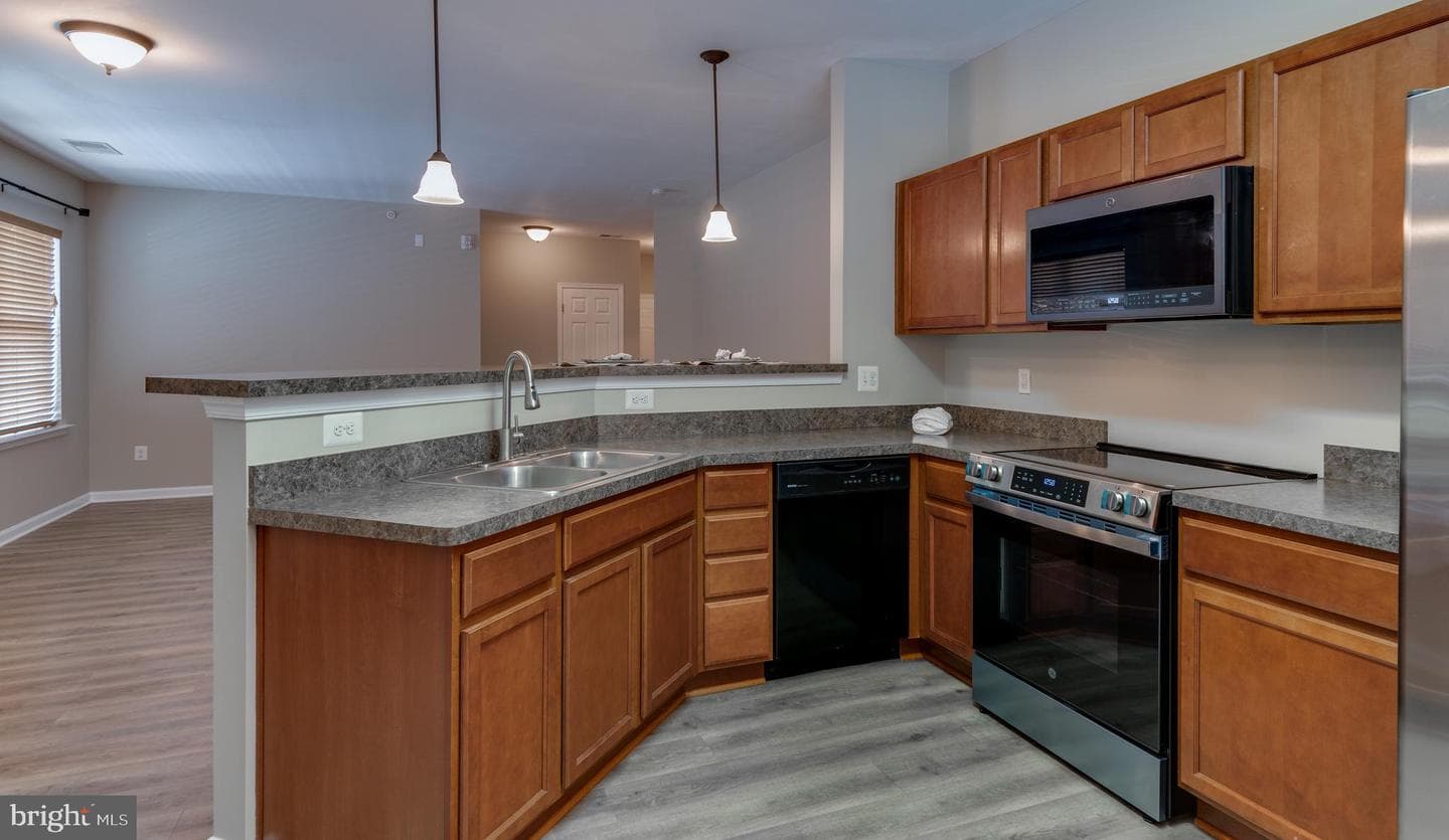 23560 F D R Boulevard #402 photo 12